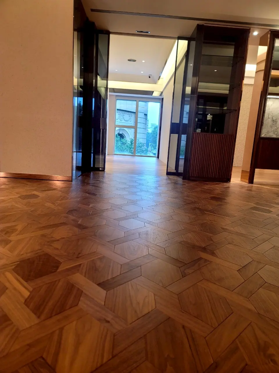 台北中山商業空間｜胡桃拼花完工照