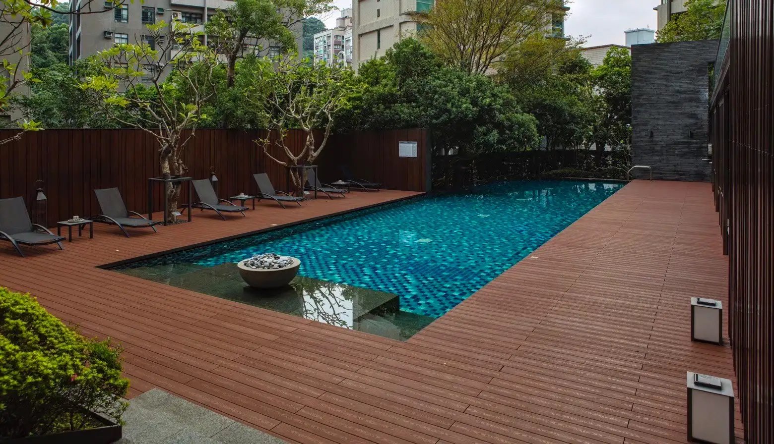 台北內湖住宅|戶外木地板 木地板完工照 6
